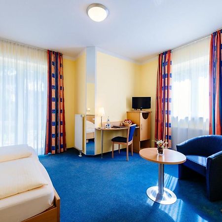 Hotel Graf Lehndorff Zur Messe Мюнхен Екстериор снимка