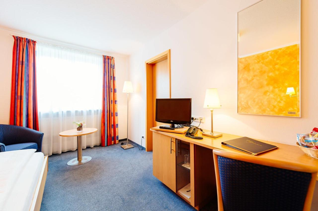 Hotel Graf Lehndorff Zur Messe Мюнхен Екстериор снимка