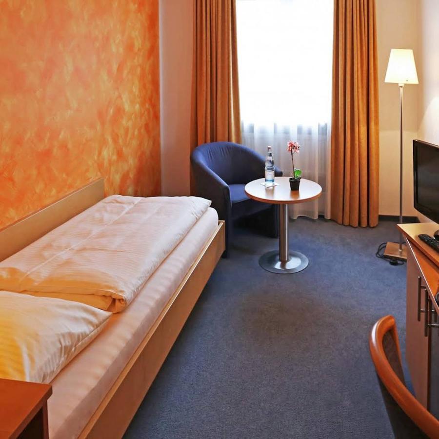 Hotel Graf Lehndorff Zur Messe Мюнхен Екстериор снимка
