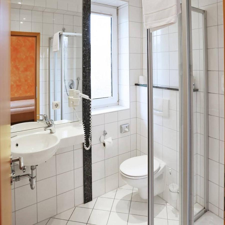 Hotel Graf Lehndorff Zur Messe Мюнхен Екстериор снимка