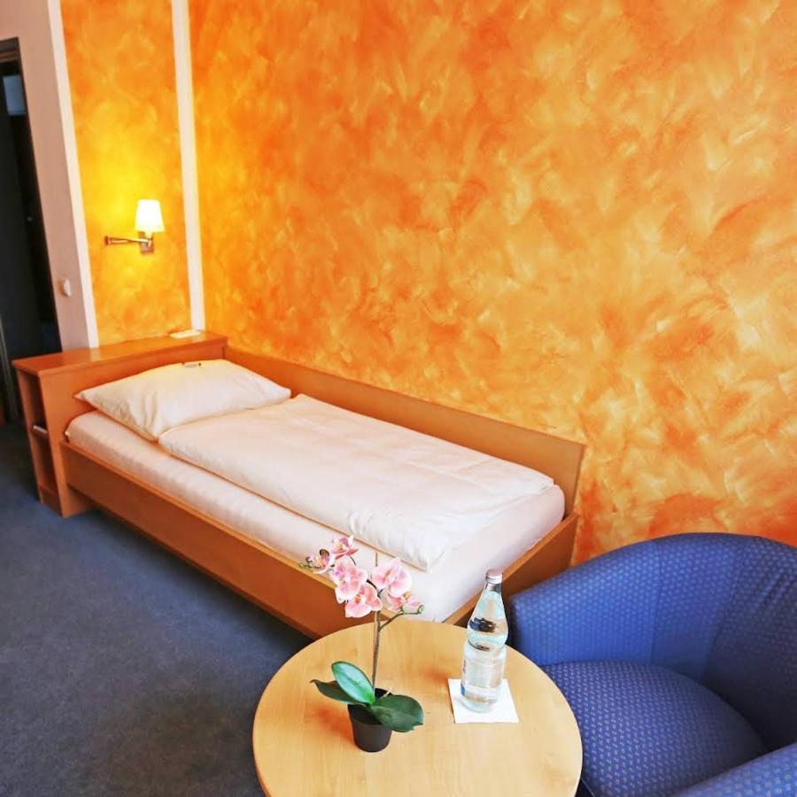 Hotel Graf Lehndorff Zur Messe Мюнхен Екстериор снимка