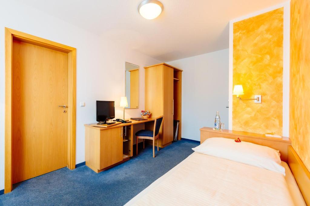 Hotel Graf Lehndorff Zur Messe Мюнхен Екстериор снимка